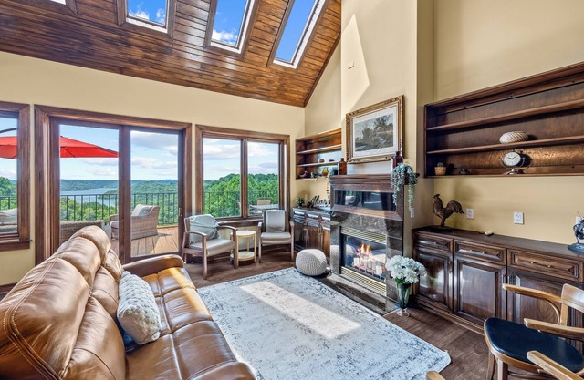 Leeric Lodge & Retreat on Center Hill Lake -Mtn & lake Views & Heated Pool