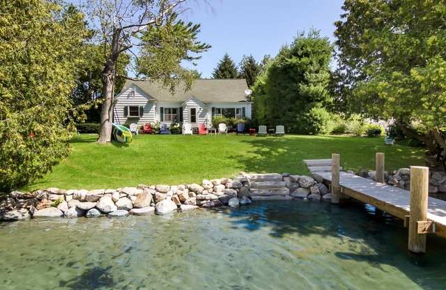 Leland Village River Front Beauty ~ Peaceful Neighborhood ~ Swim Off The Dock!