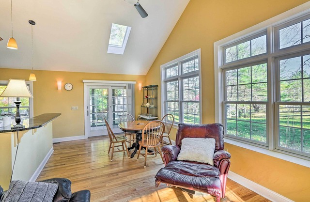 Lenox House w/Screened Patio & Mountain View