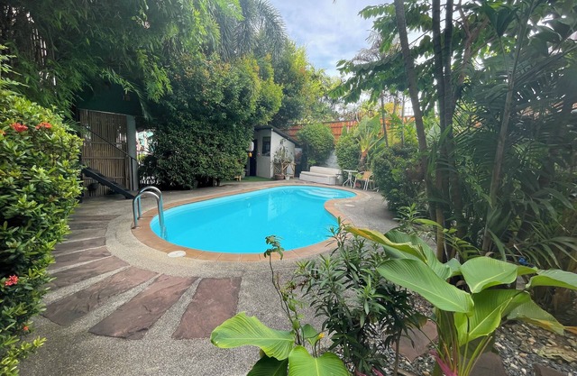 Leon Oasis resort: 3 Pool Bungalows on Nai Harn beach road, Rawai, Phuket