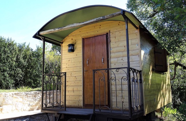 Les Amandiers, contemporary house and trailer in Drôme Provençale