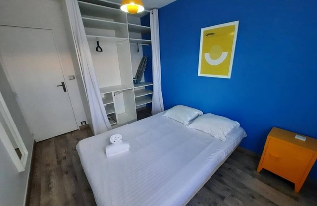 Les Buttes : Apt 2 Prs, 1 bdrm : Private parking lot