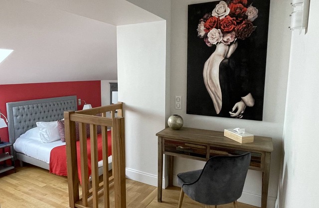 Les Groseilles-Double room-Classic-Ensuite with Shower-Vineyard view