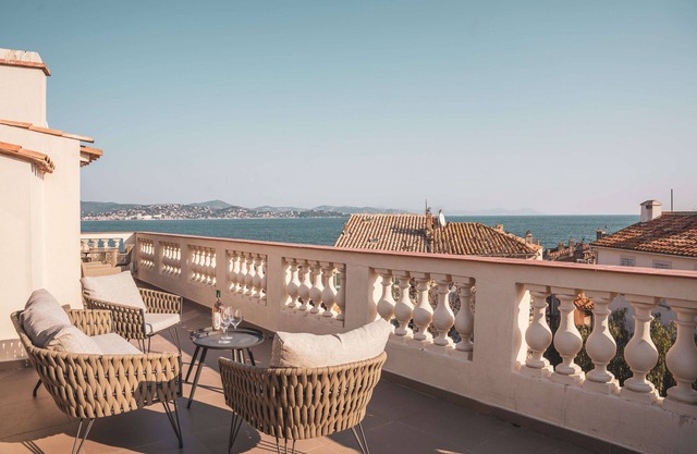 LES REMPARTS, LUXURY APARTMENT WITH SEA VIEW CENTER OF SAINT TROPEZ