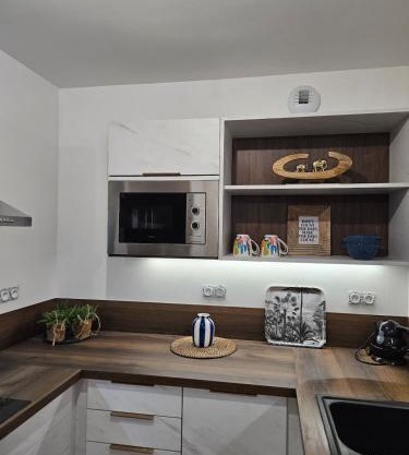 Les Volets Bleus house and spa