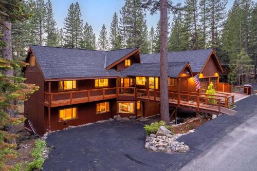 Less Than 1 Mi to Beach Expansive Tahoe Escape with Hot Tub
