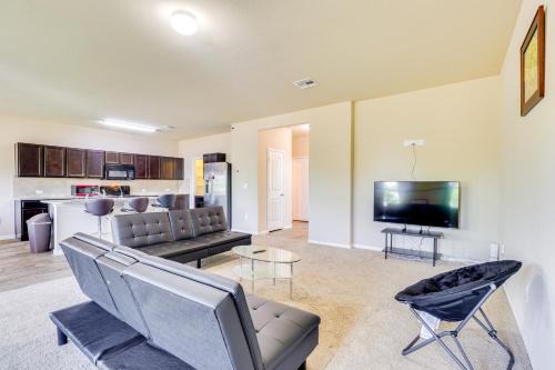 Less Than 20 Mi to Dtwn Austin Home in Quiet Neighborhood