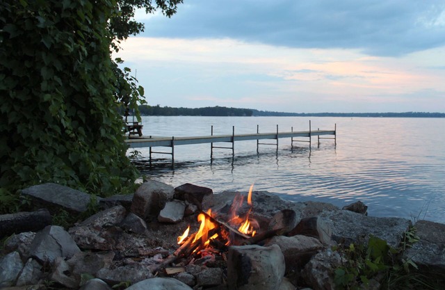 Level Beach, Dock, Central Air, New Kitchen, Fantastic Views, Rowboat & Kayaks!