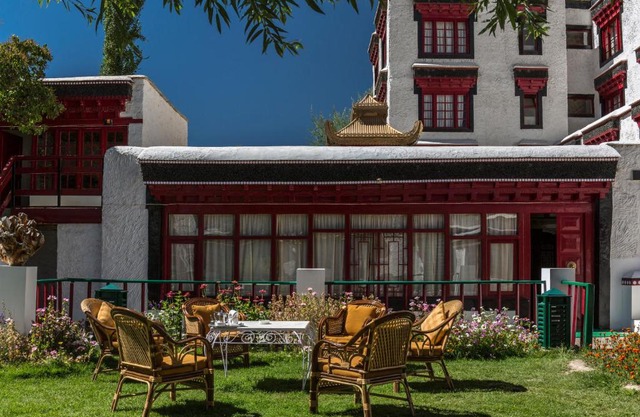 LHA-RI-MO Hotel