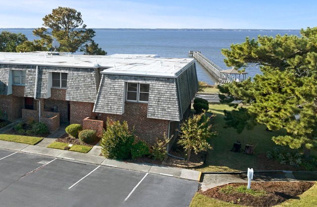 Life On A Sandbar: Soundfront | Shared Pool Access