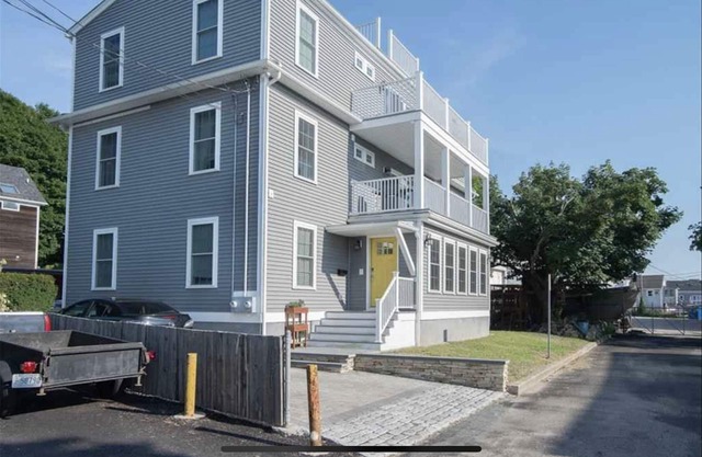 Light and Bright set in Historic Warren