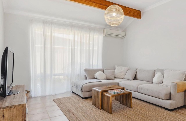 Light & Bright Pet Friendly Beach Side Haven