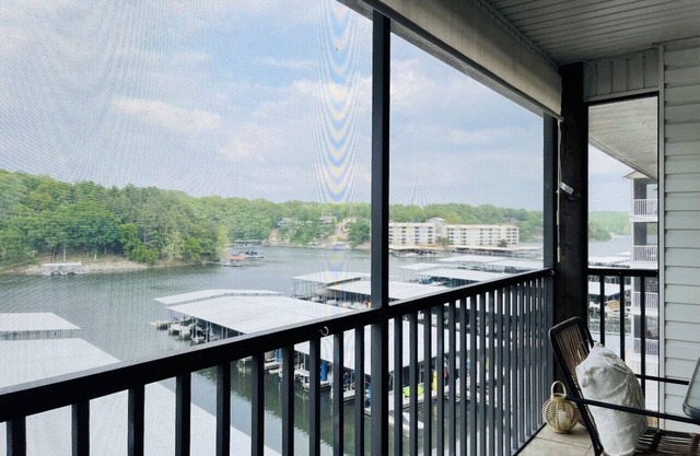 Lighthouse Retreat | 2Bed, 2 Bath | Quiet Cove | Boat Slip & Pool Access