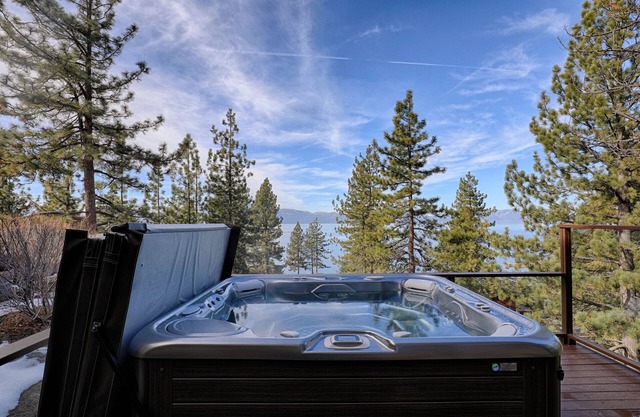 Lilac Lodge at Skyland with Private Hot Tub and Lake Views, Sleeps 10