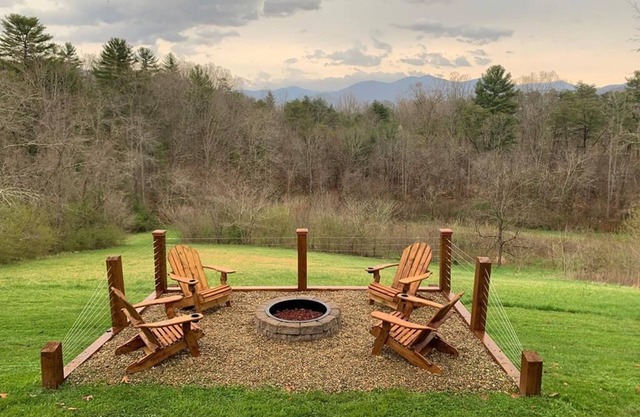 Lily's Mountain Getaway by Carolina Mornings | Firepit & Mtn Views⛰️