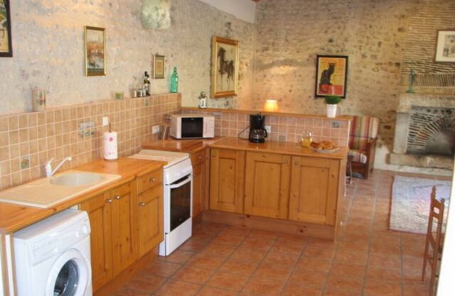 Limerac child-friendly cottage, heated pool, toddler's pool & wheelchair access.