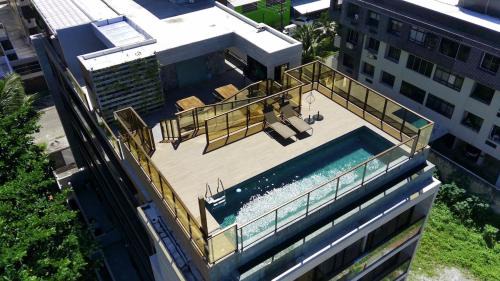 Lindo apto todo climatizado, piscina na cobertura