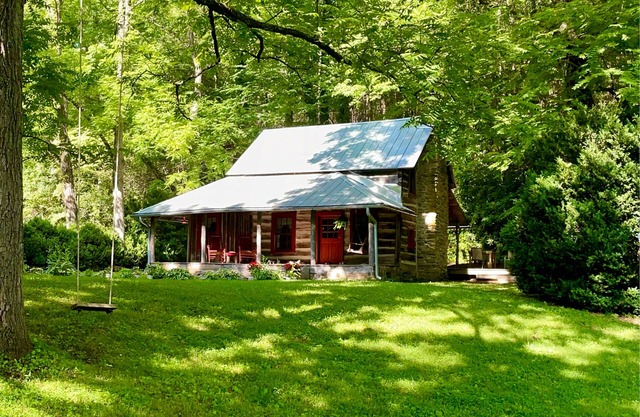 Lissie Wright’s Cabin, Est 1895. Scenic Creek, 7.5 Acres, 15 min to Downtwn AVL