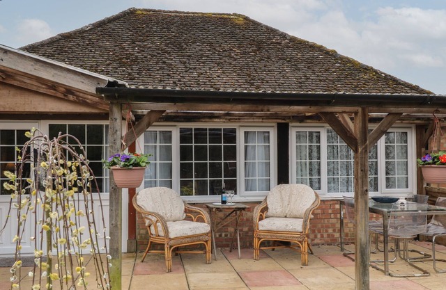 LITTLE BARBER, pet friendly, with a garden in Reading