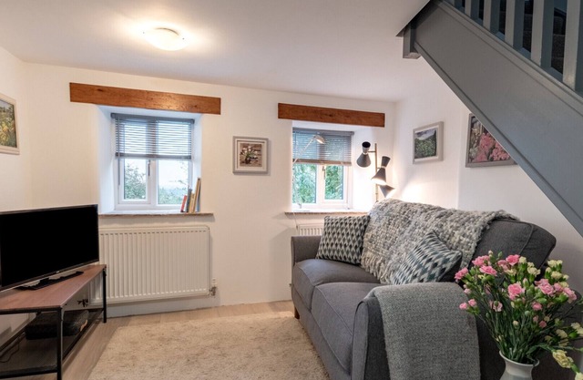 Little Hillside - One Bedroom House, Sleeps 2