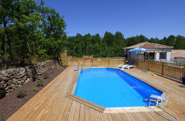 Little house with pool 4 people