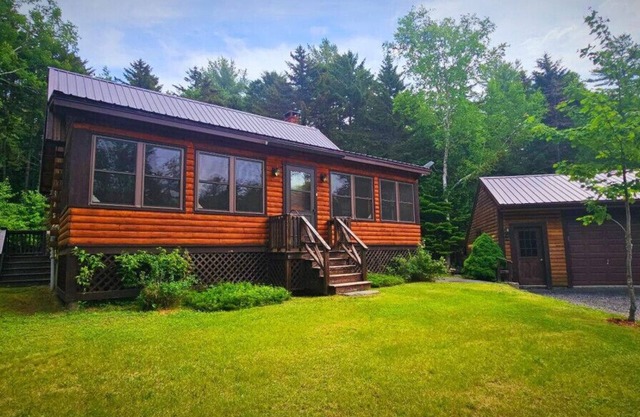 Little Moose Lodge *Lake Access*Snowmobile Access