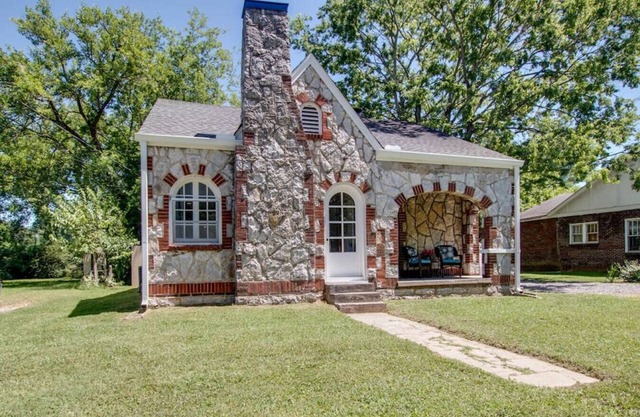 Little Stone House in the Heart of Murfreesboro