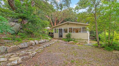 'Little Tara' by HolidayCo