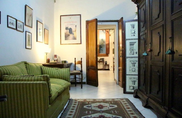 Live in the medieval heart of Florence. WiFi. No traffic. All-inclusive tariff.