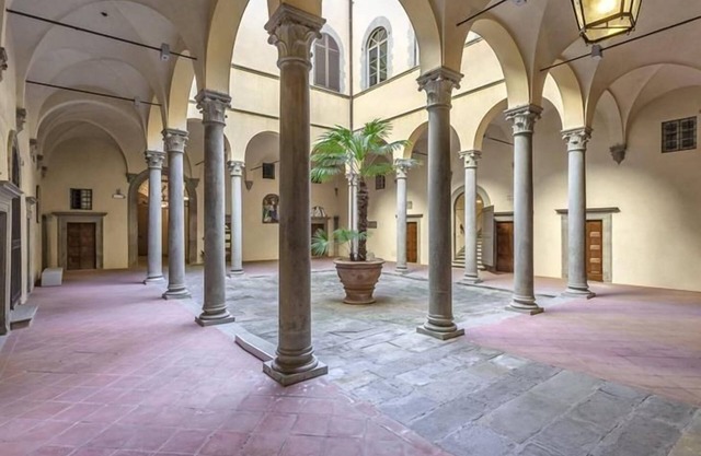 Live in the Renaissance with Modern Comforts - few steps from Uffizi Gallery