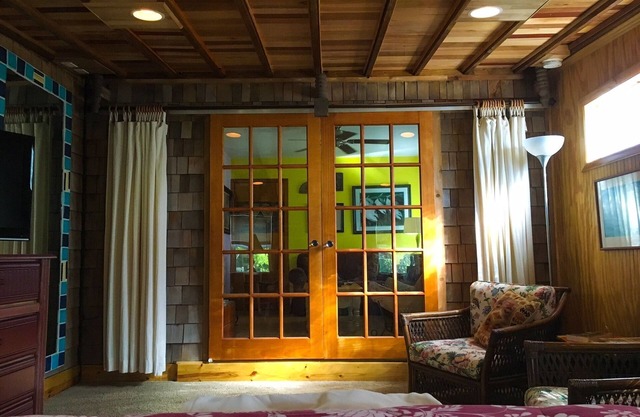 Live like a local in the heart of Nags Head! No cleaning fee/2:00 pm check-in!