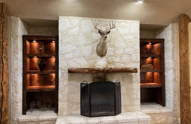 LIVE WATER LODGE on Johnson Creek 5 Bedrooms sleep 11, 4 1/2 baths