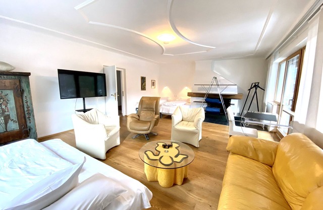 Living dream on over 170m2 with SWIMMING POOL, private terrace, pets allowed