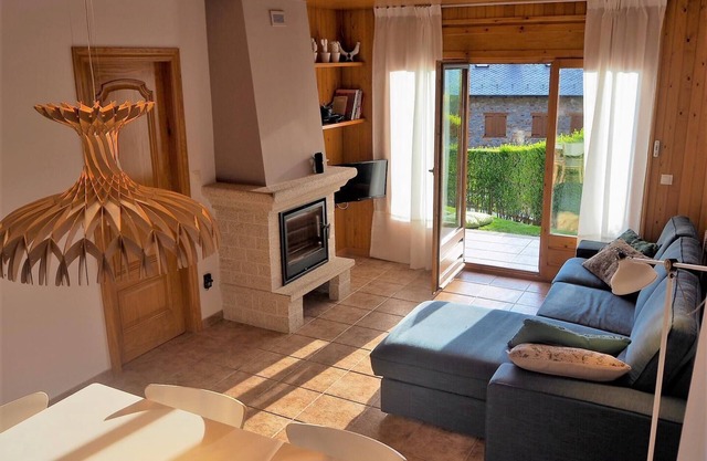 LLIVIA III - Three Bedroom Apartment, Sleeps 6