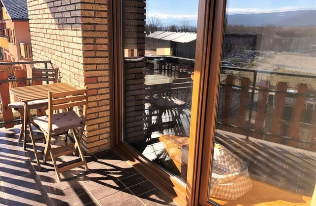 LLIVIA IV - Four Bedroom Apartment, Sleeps 8