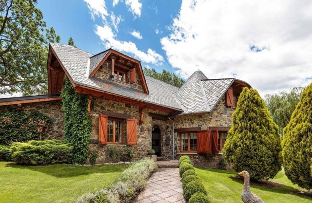 LLIVIA V - Five Bedroom Chalet, Sleeps 11