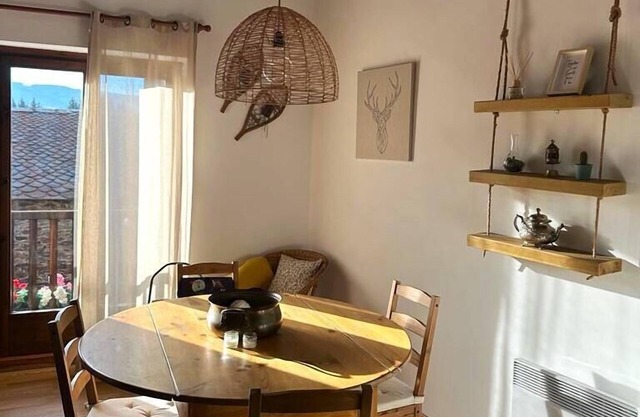 Llivia XIV - Two Bedroom Apartment, Sleeps 6