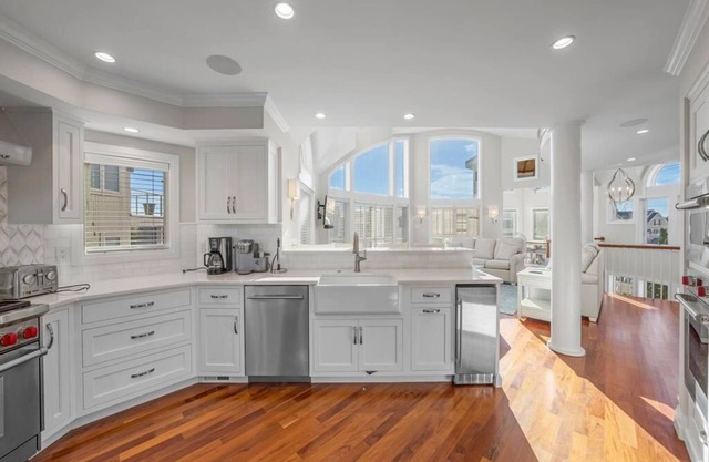 Located in the beautiful south end of Avalon