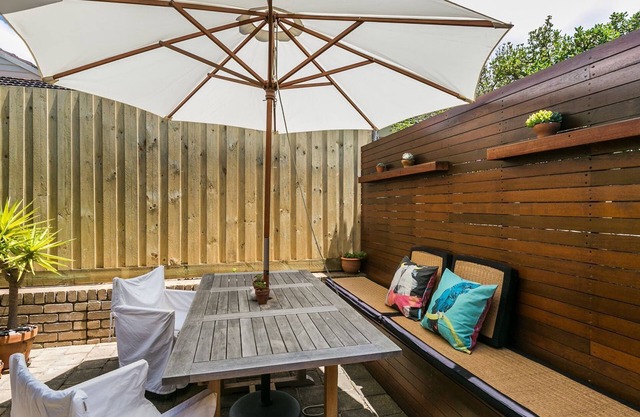 Located right in the best area of Central Torquay