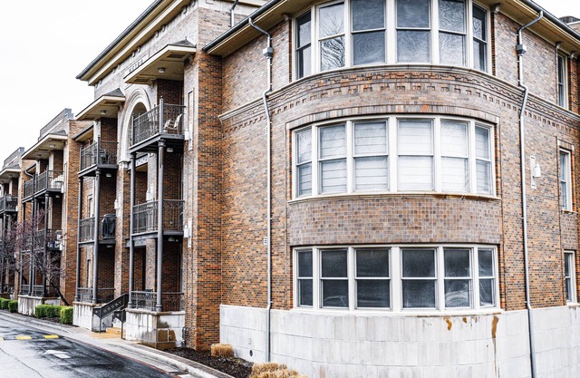 Located within the heart of the entertainment district! ADA ramp/parking on site