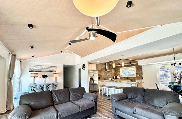 LOCATION * DUNWOODY; NEW-BEAUTIFUL MODERN HOUSE&Outdoor Seasonal Private Pool