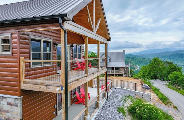 Location Location, Close to Attractions, Views