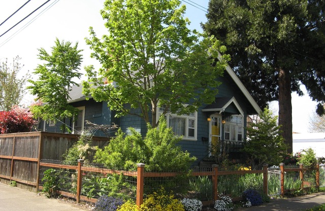 Location! Location! Location! Easy access to everything Eugene, arts to outdoors