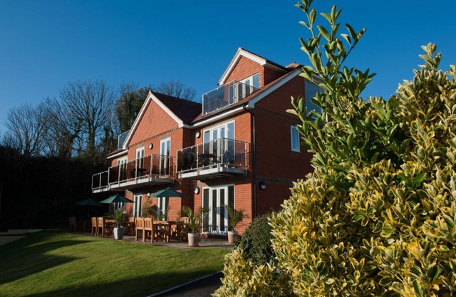 Location Location! Spacious 2 Bed Apt Hastings - Country & Sea Views