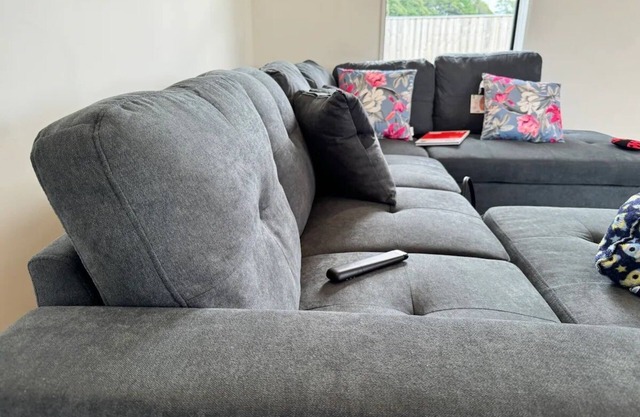 Location ,location sunny house in rolleston