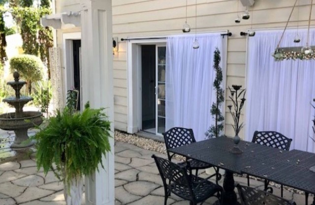 Location, Location, Location! Carriage House in Historic Old NE District