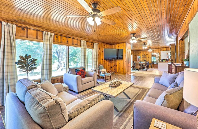 'Lochview Lodge' Idyllic Farmhouse in Grove!