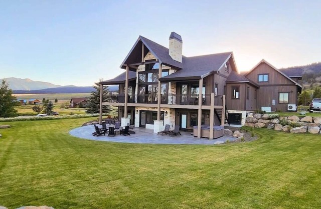 Lodge at Cutthroat Landing- 20 mins to Yellowstone+Hot Tub+FirePit+Pickleball+La