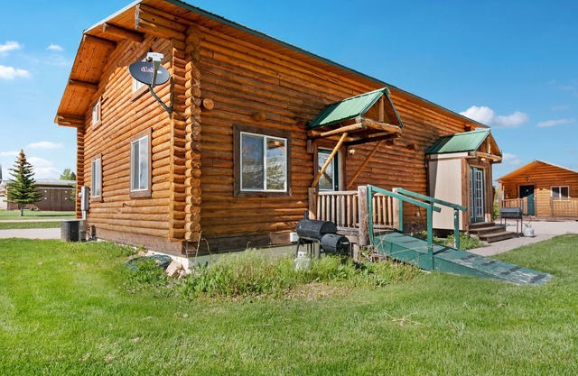 Lodge in Saint Charles w/ All 10 Cabins Included