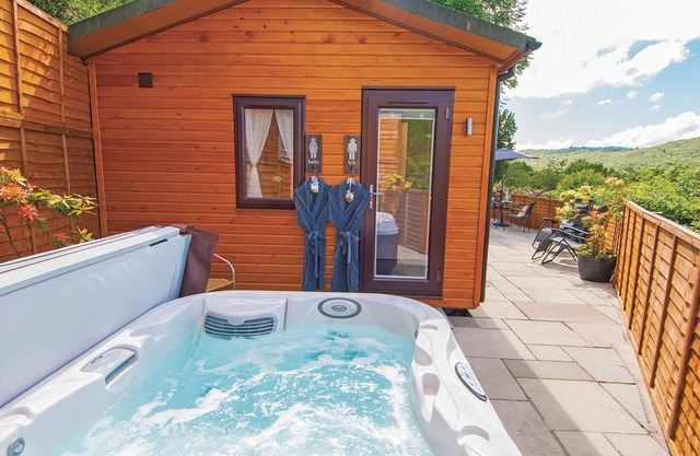 Lodge with one king-size double with TV.